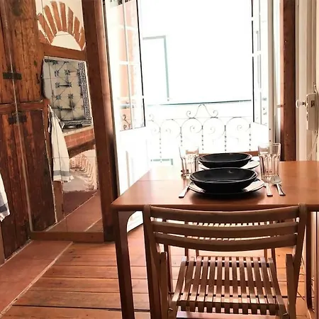 Typical Studio In Great Location! Tram 28! Apartamento