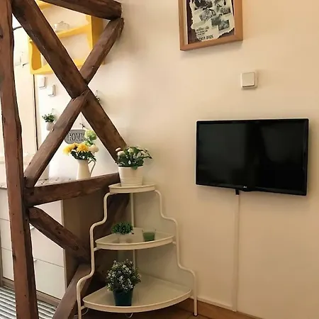 Apartment Typical Studio In Great Location! Tram 28! Lisbon